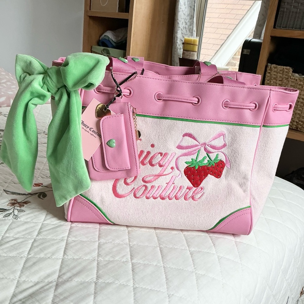 Juicy Couture daydreamer bag 
Brand New with tags